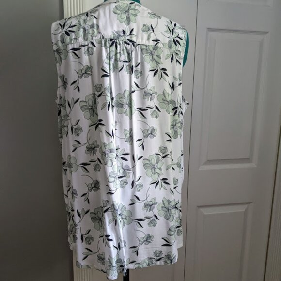 Liz Claiborne sleeveless tunic top - Picture 2 of 6